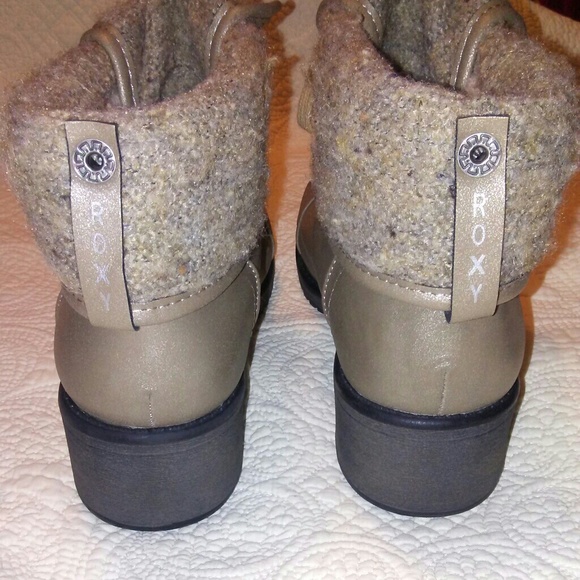 Roxy Boots Mountain and The Seas Boardriding Co. - Picture 3 of 6